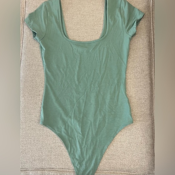 American Eagle Scoop Neck Short Sleeve Bodysuit – XS – Soft Sage Green - Picture 1 of 2
